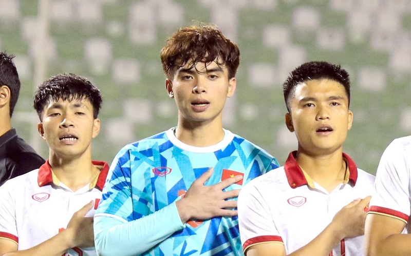 Thủ môn Huy Hoàng gặp chấn thương hy hữu, nhập viện giữa trận gặp U23 UAE