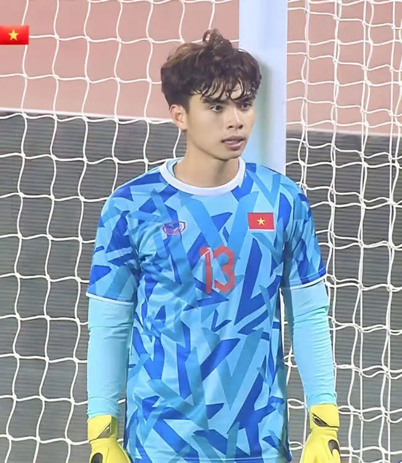 Thủ môn Huy Hoàng – Tài năng trẻ điển trai của bóng đá Việt